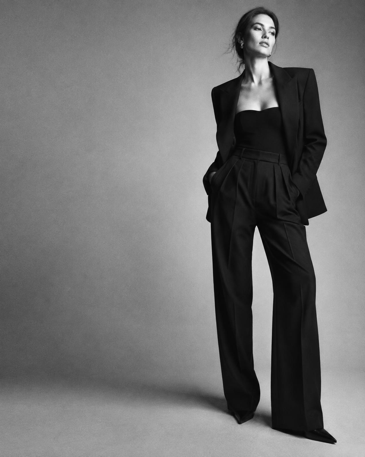 Look preto e branco da seleção Amora Milano